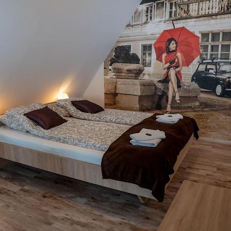 발라톤엘 F57 - Franko Csaladi Panzio B&B 외부 사진