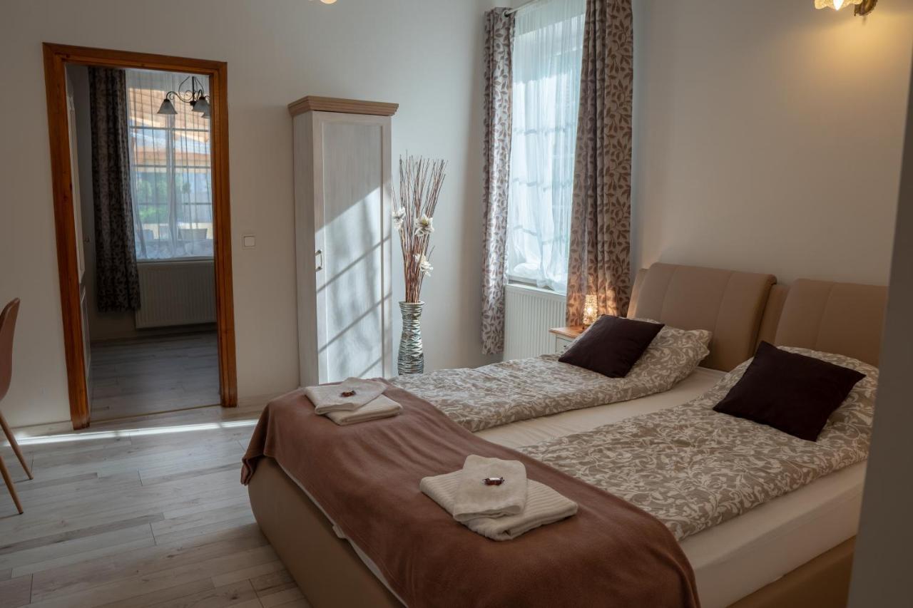 발라톤엘 F57 - Franko Csaladi Panzio B&B 외부 사진