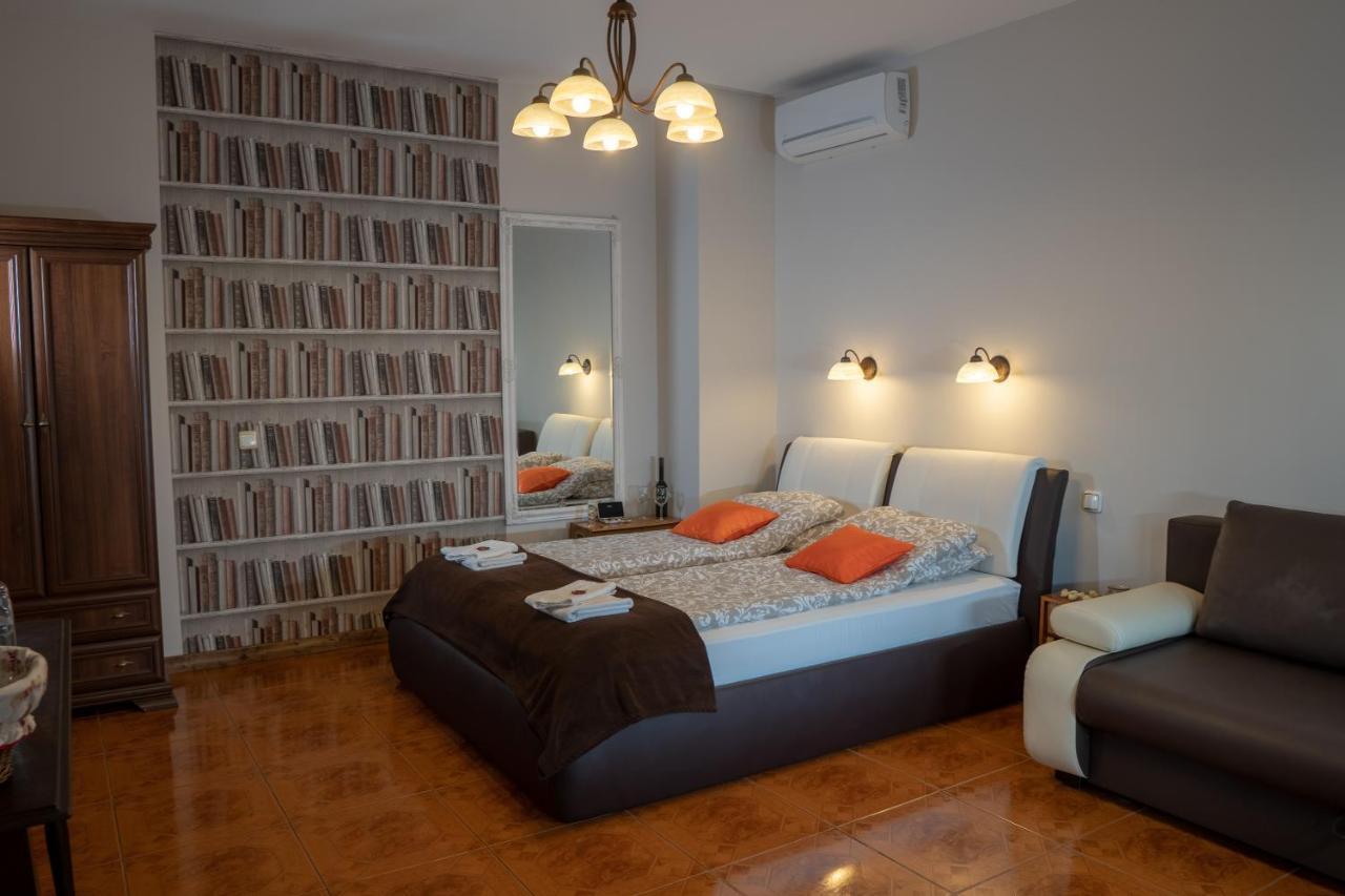 발라톤엘 F57 - Franko Csaladi Panzio B&B 외부 사진