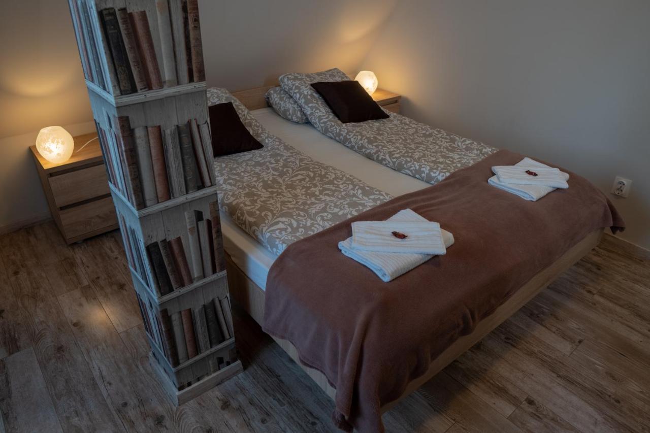 발라톤엘 F57 - Franko Csaladi Panzio B&B 외부 사진