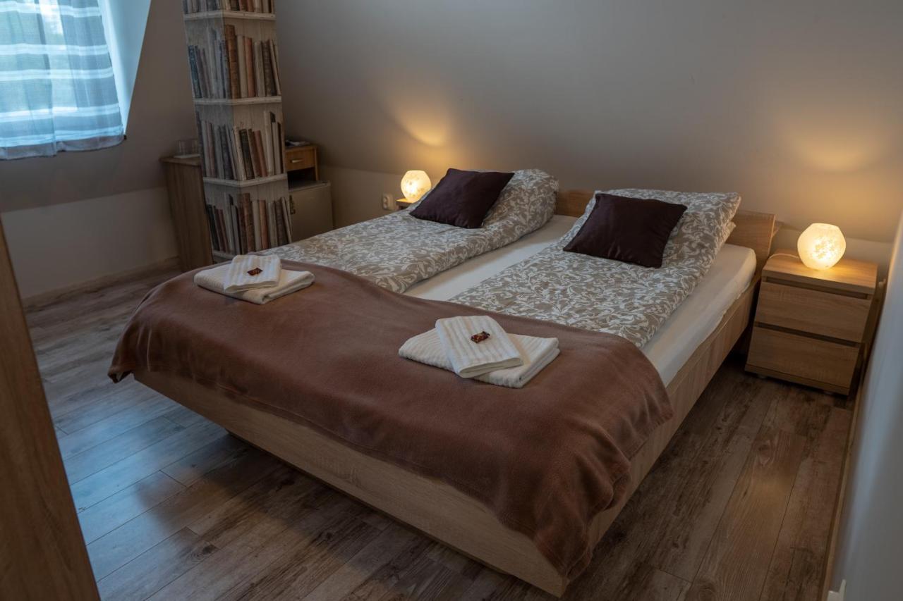 발라톤엘 F57 - Franko Csaladi Panzio B&B 외부 사진