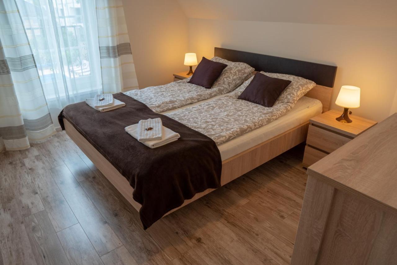 발라톤엘 F57 - Franko Csaladi Panzio B&B 외부 사진