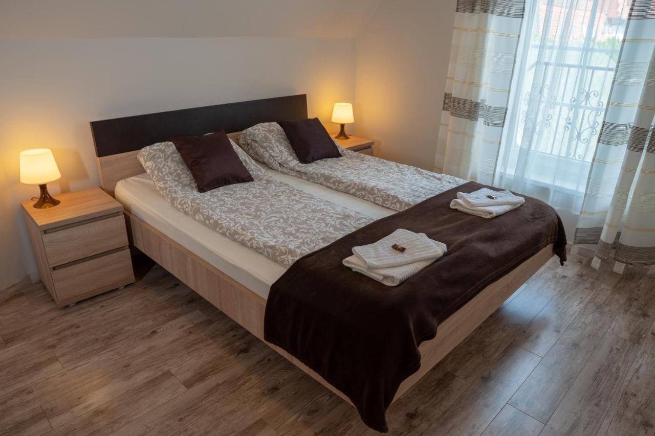 발라톤엘 F57 - Franko Csaladi Panzio B&B 외부 사진