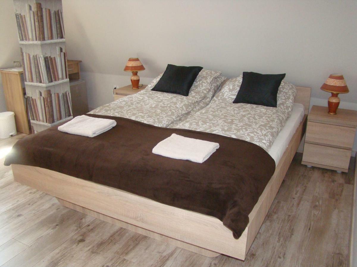 발라톤엘 F57 - Franko Csaladi Panzio B&B 외부 사진